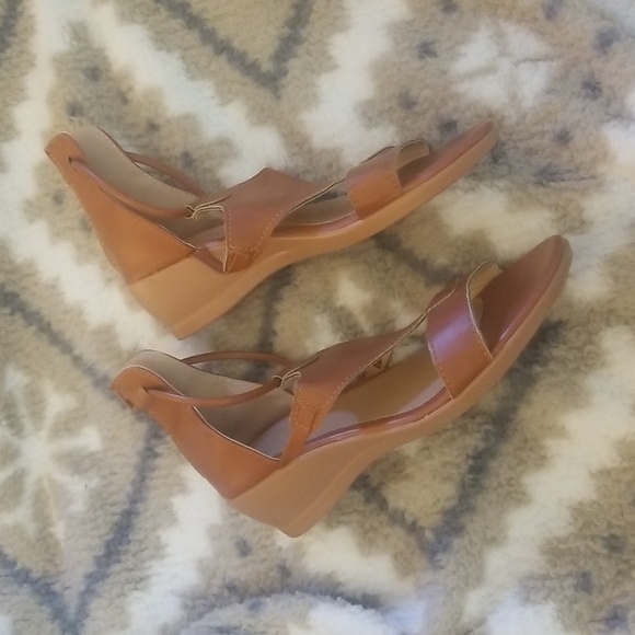Cute Brown Sandals - Picture 2 of 4